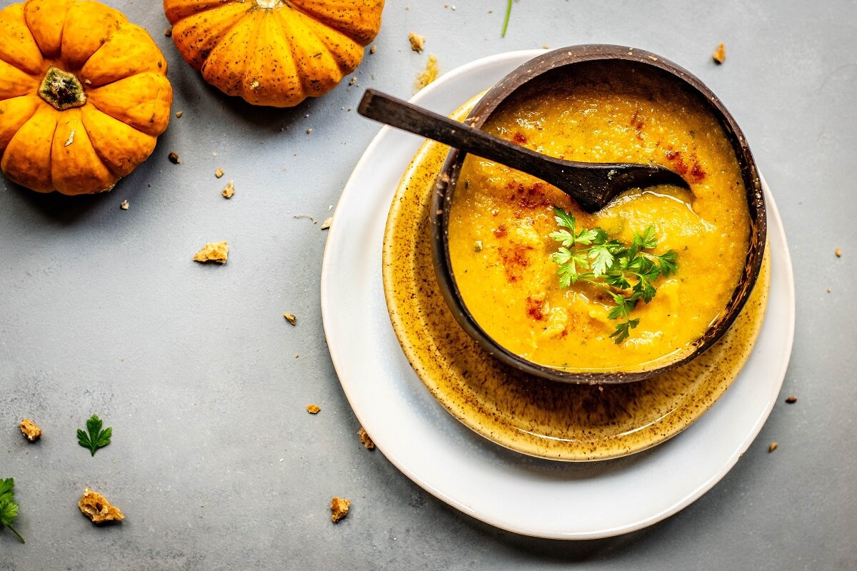20 receitas de sopa de outono aconchegante para experimentar quando o tempo esfriar