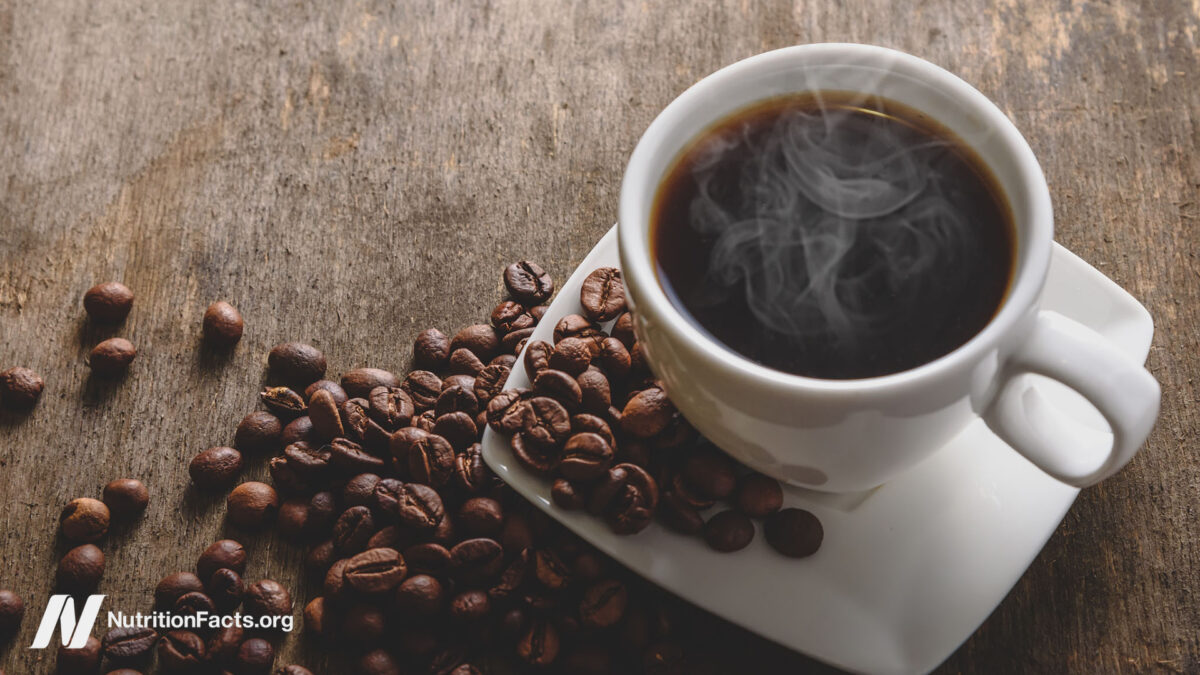O café torrado claro ou escuro é mais saudável?