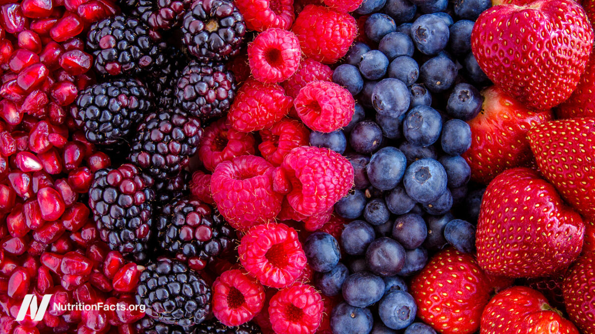 Combatendo a inflamação e tratando a osteoartrite com frutas vermelhas